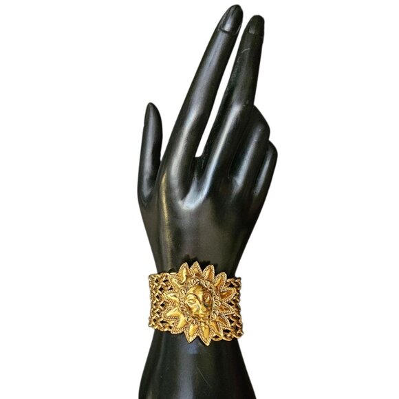 CHANEL Gold Lion Head Chain Bracelet Vintage Medallion Vintage Jewelry Cuff CC - Picture 1 of 10